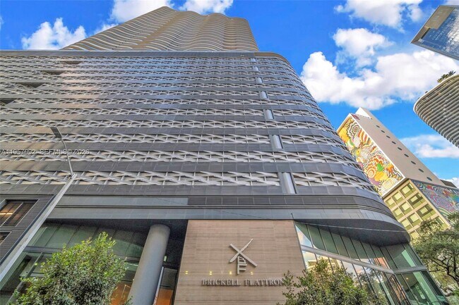 Building Photo - 1000 Brickell Plaza