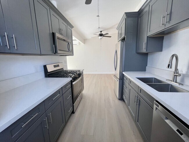 Building Photo - Beautiful Remodeled 4 Bedroom 2 Bathroom H...