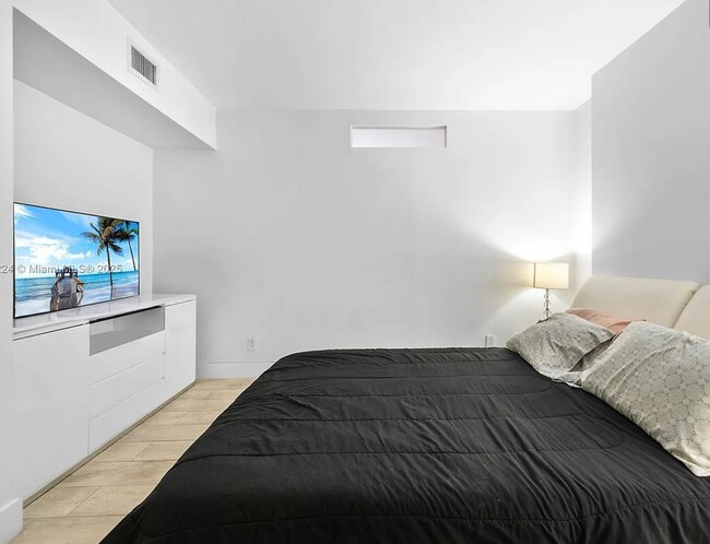 Building Photo - Fully renovated 2/2 in Sunny Isles Beach