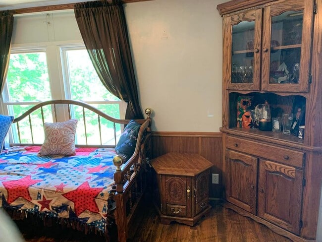 Building Photo - Welcome to this  4-bedroom, 2-bathroom home located in the picturesque Sevierville, TN.