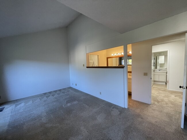 Building Photo - 8722 Villa La Jolla Dr