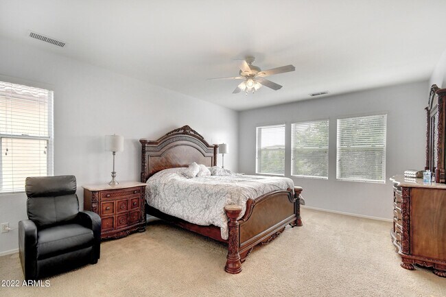 Building Photo - 1120 N Crosscreek Dr