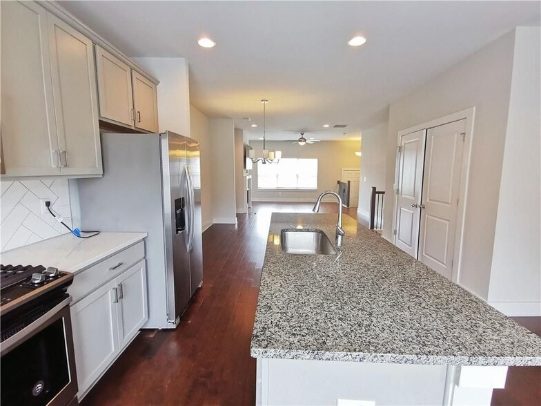 Building Photo - 3795 Oxford Cir