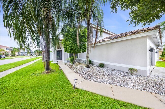 Building Photo - 1396 SW 180th Ave