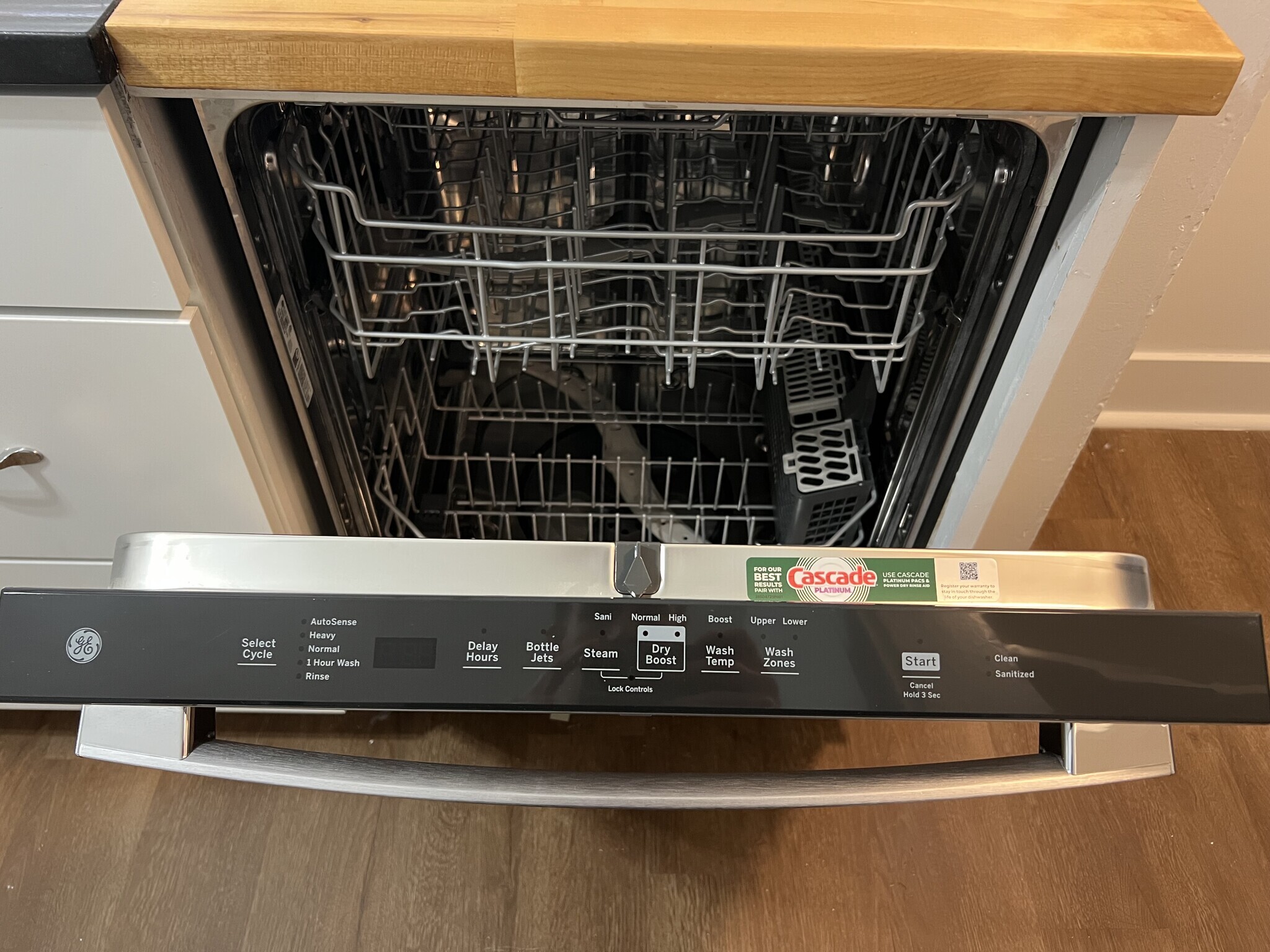 Brand New Dishwasher - 3838 Wyandotte St