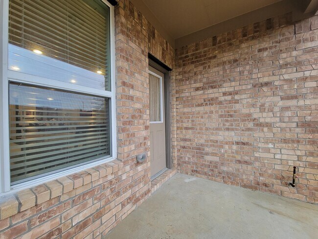 Building Photo - 4535 Medrano Trl