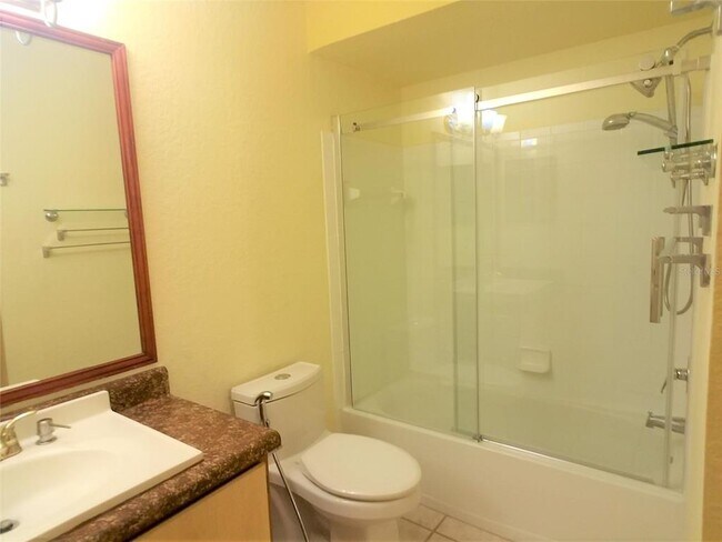 Building Photo - 14013 Fairway Island Dr