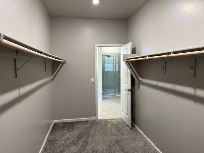 Building Photo - 2020 E Kansas Dr