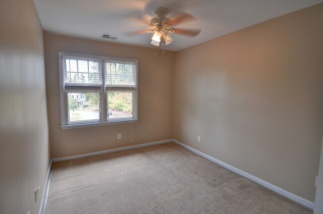 Building Photo - Light, Bright Governor's Village Townhome