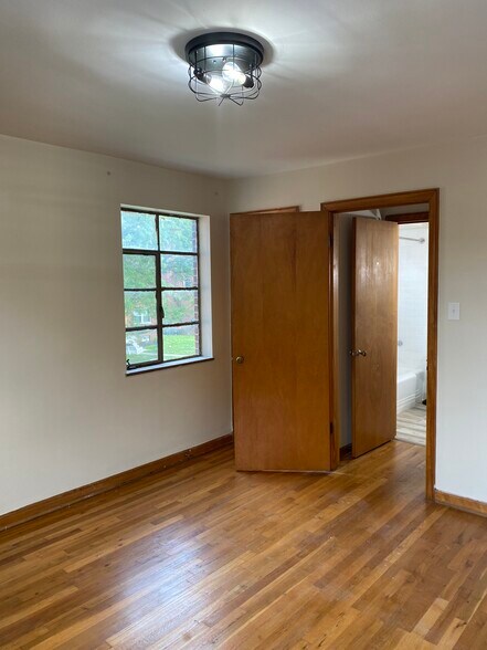 Building Photo - 1322 W 7th Ave
