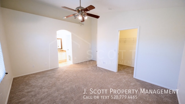 Building Photo - 1289 N Balboa Dr