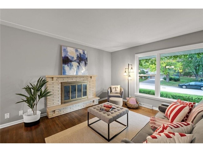 Building Photo - 4901 Larkspur Ln