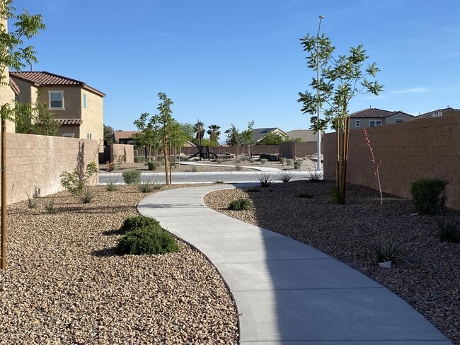 Building Photo - 2212 Stone Well Rd