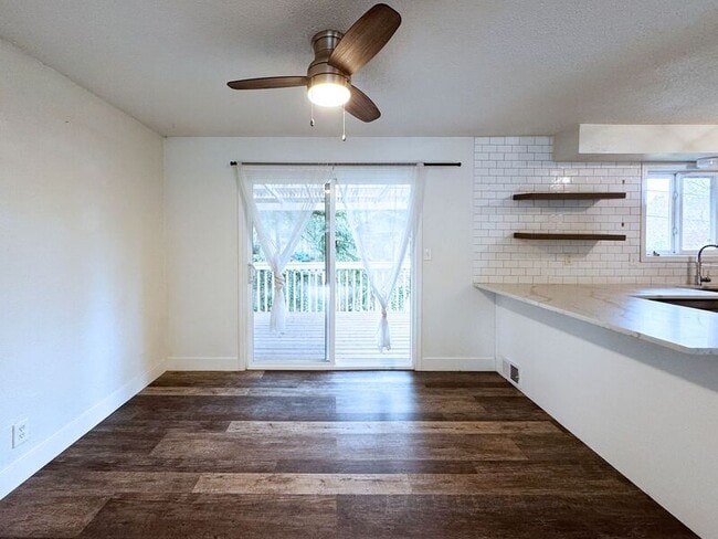 Building Photo - 725 Mimosa Ave