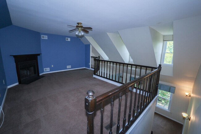 Building Photo - Great Townhouse in Fairwoods