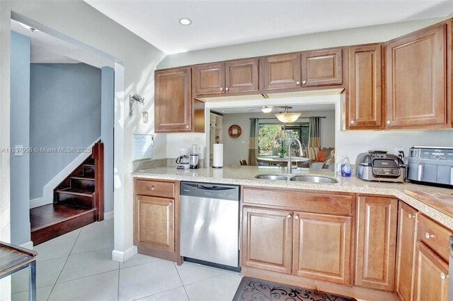 Building Photo - 484 Westree Ln