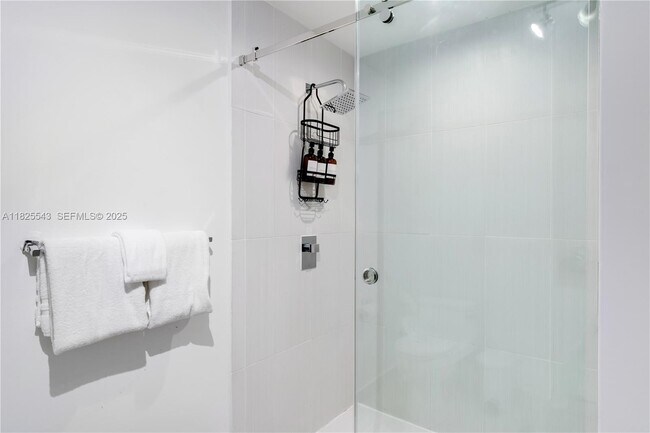 Building Photo - 3250 NE 1st Ave