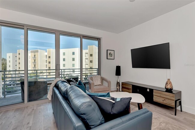 Building Photo - 1703 N Tamiami Trl