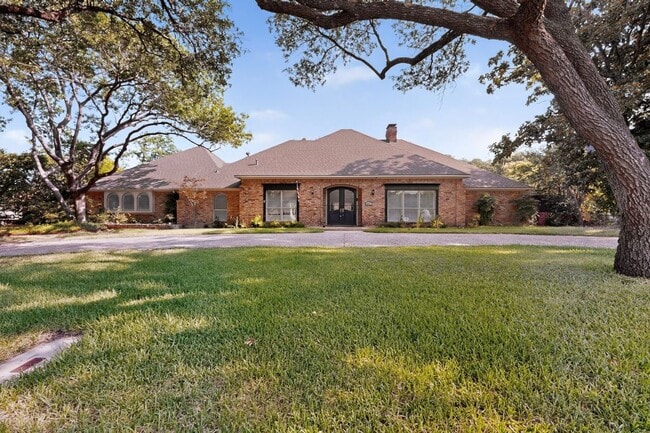 Building Photo - 6911 Gateridge Dr