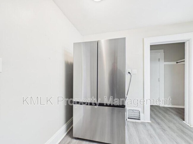 Building Photo - 429 Lovisa St