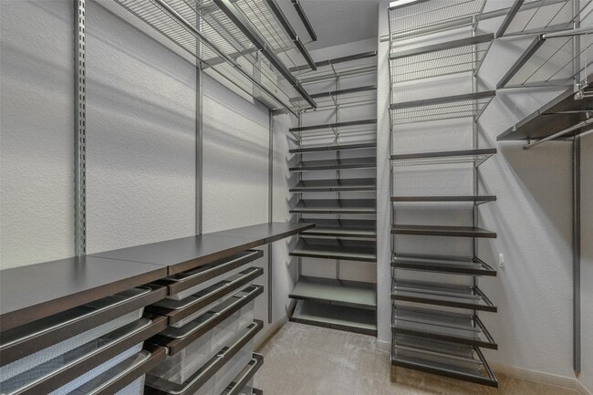 Building Photo - 12805 Shady Springs Dr