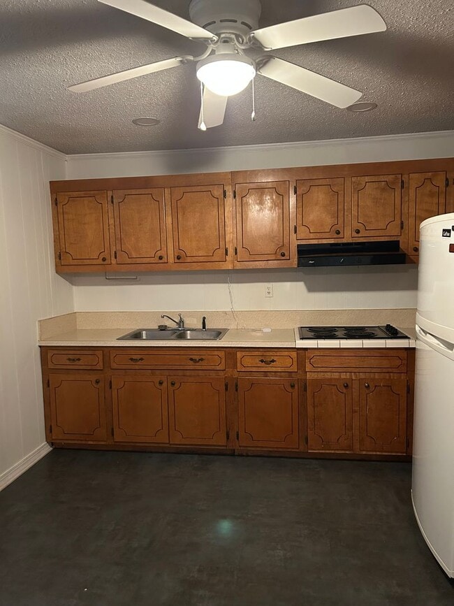 Building Photo - Upstairs 2bed/1bath Apartment