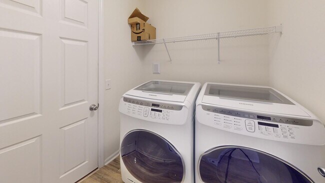 Building Photo - LOCATION! LOCATION! LOCATION!