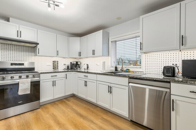 Building Photo - 3017 Pearl St