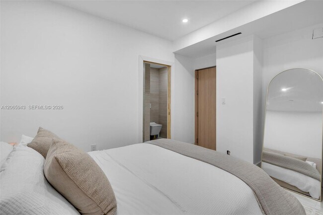 Building Photo - 151 Crandon Blvd