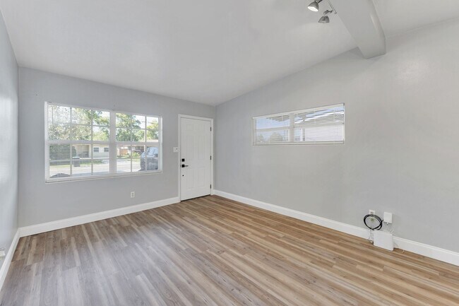 Building Photo - Michigan Ave Duplex