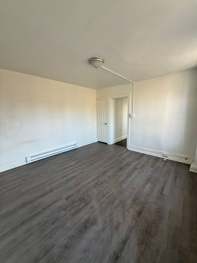 Building Photo - 351 Smyser St