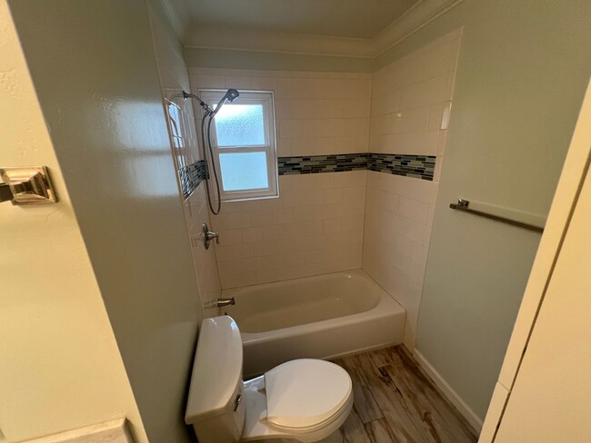 Building Photo - 3 bed / 2 Bath | Davis Slide Hill Park Hom...