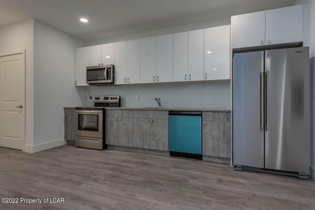 Building Photo - 19 N River St