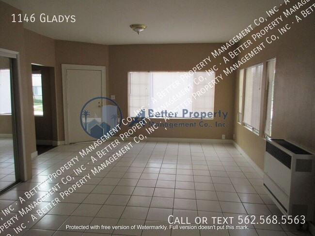 Building Photo - 2 story 3 bed, 2 bath w/tiled floors & inc...