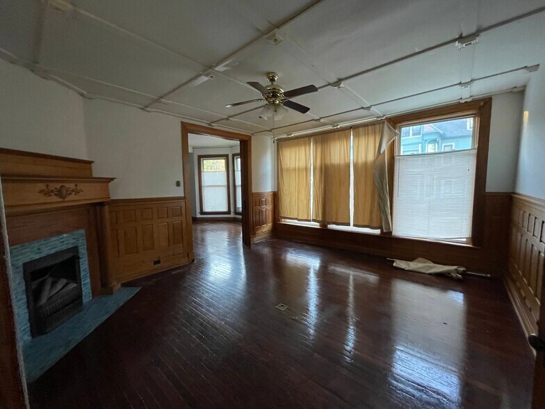 Building Photo - 1006 State St