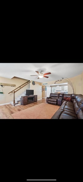 Building Photo - 11 Deer Grove Dr