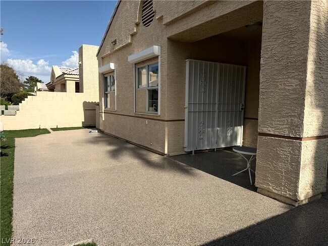 Building Photo - 5320 Fieldstone