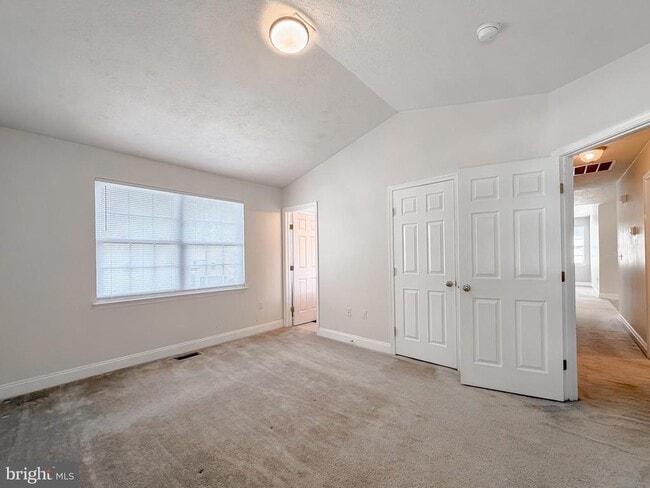 Building Photo - 46231 Sylvan Ct