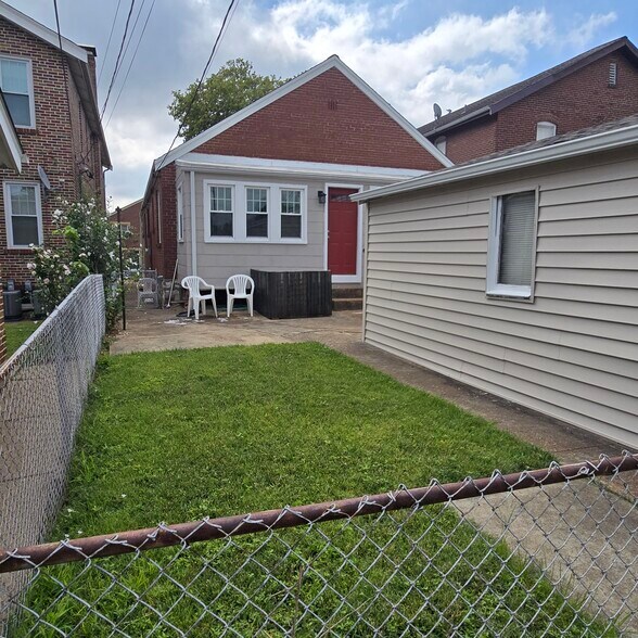 Building Photo - 3529 Lawn Ave