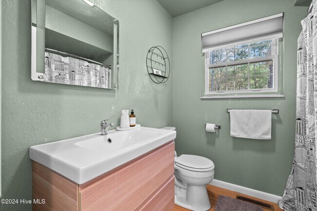 Building Photo - 85 Pine Lake Dr
