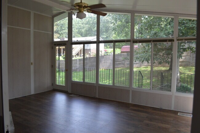 Building Photo - 2713 Shropshire Blvd