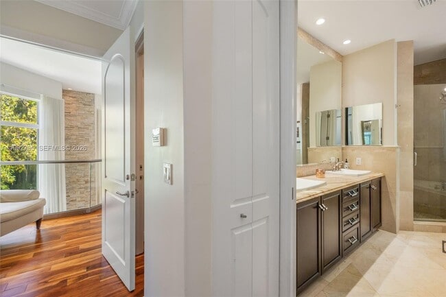 Building Photo - 755 Tiziano Ave