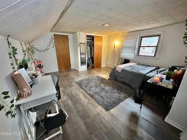 Building Photo - 36 Daytona Ave