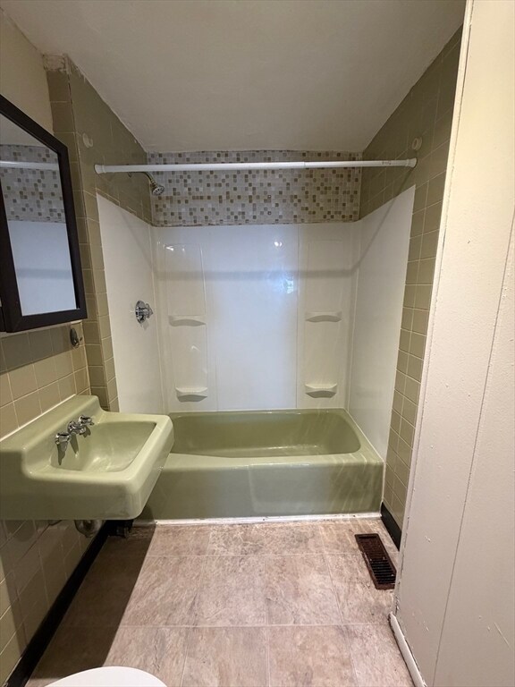 Building Photo - 90 Bacon St