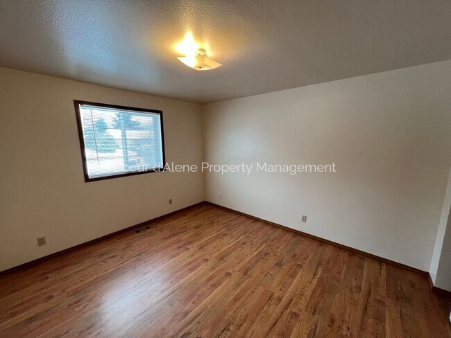 Building Photo - 10953 N Skylark Ln