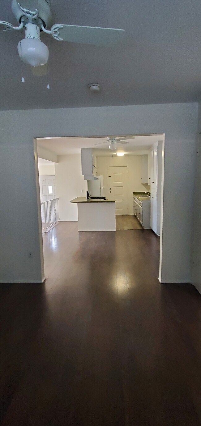 Building Photo - 1347 N Alvarado St