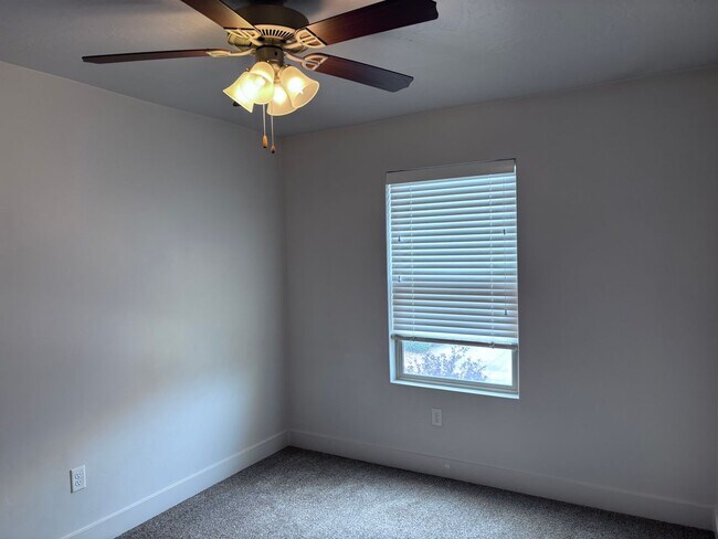 Building Photo - 3 bed / 2.5 bath / 2-car with washer/dryer/fridge 2019 built END UNIT!
