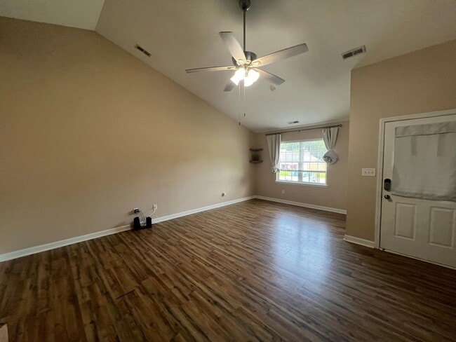 Building Photo - 141 Louie Ln