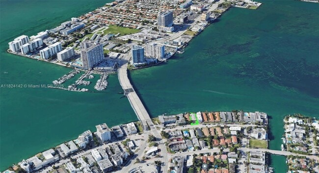 Building Photo - 2140 Bay Dr