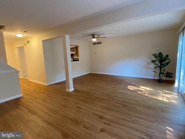 Building Photo - 116 Village Dr